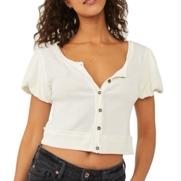 3/$30 🍂 Free People Molly Cropped Puffed Sleeve Tee - Picture 1 of 9